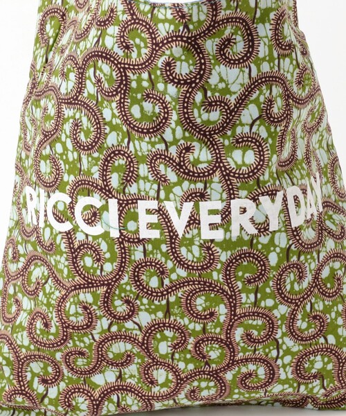 Ray BEAMS(レイビームス)の「RICCI EVERYDAY × Ray BEAMS / 別注 リバーシブル トートバッグ(トートバッグ・レディース・ライトブルー/ブラウン・ONE SIZE)」の6枚目の写真