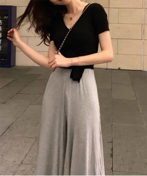 by muni:r(バイ ムニール)の「ラップディテールVネック半袖Tシャツ(Tシャツ/カットソー・レディース・ホワイト/ブラック・FREE)」の12枚目の写真