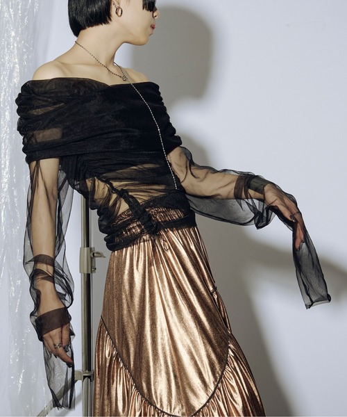 Ezick（エジック）の「Lady mood チュールオフショルトップス（シャツ/ブラウス・レディース・グレー/スモークピンク/ブラック・FREE）」の2枚目の写真