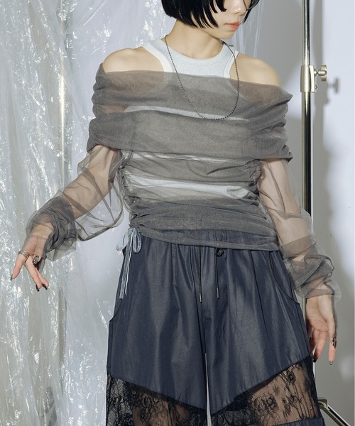 Ezick（エジック）の「Lady mood チュールオフショルトップス（シャツ/ブラウス・レディース・グレー/スモークピンク/ブラック・FREE）」の17枚目の写真