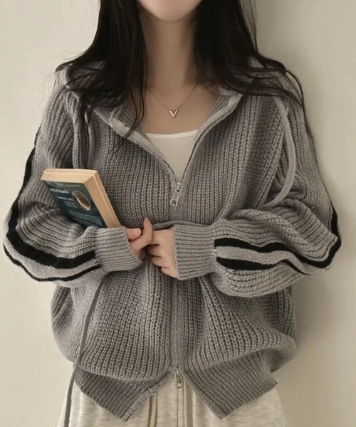 DIAVEL(ディアベル)の「袖ライン入りニットカーディガン/クルートラックニットフード付パーカー(ニット/セーター・レディース・アイボリー/モカ/グレー/ブラック・M)」の18枚目の写真