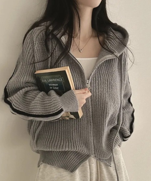 DIAVEL(ディアベル)の「袖ライン入りニットカーディガン/クルートラックニットフード付パーカー(ニット/セーター・レディース・アイボリー/モカ/グレー/ブラック・M)」の17枚目の写真