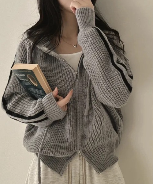 DIAVEL(ディアベル)の「袖ライン入りニットカーディガン/クルートラックニットフード付パーカー(ニット/セーター・レディース・アイボリー/モカ/グレー/ブラック・M)」の16枚目の写真