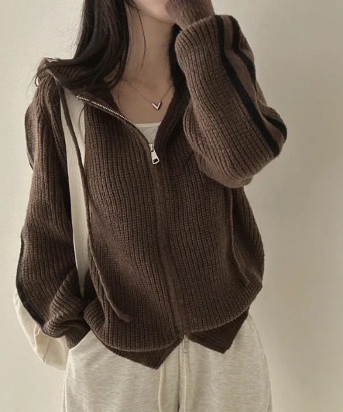 DIAVEL(ディアベル)の「袖ライン入りニットカーディガン/クルートラックニットフード付パーカー(ニット/セーター・レディース・アイボリー/モカ/グレー/ブラック・M)」の22枚目の写真