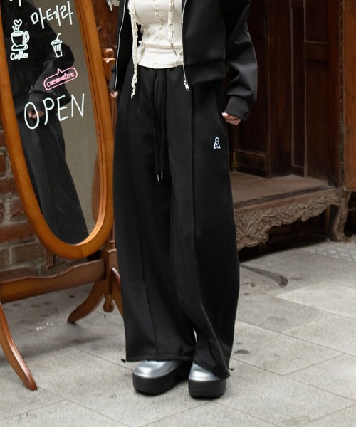 ALAND（エーランド）の「【UNISEX】ALAND／Aロゴジャージパンツ（その他パンツ・レディース・ブラック/ボルドー・LARGE/SMALL）」の2枚目の写真