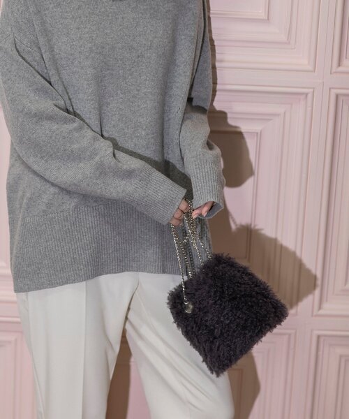 OPAQUE.CLIP（オペークドットクリップ）の「◆【2WAY】ラム風フェイクファーミニショルダーバッグ（ショルダーバッグ・レディース・ブラウン系/チャコールグレー/オフホワイト・00）」の4枚目の写真