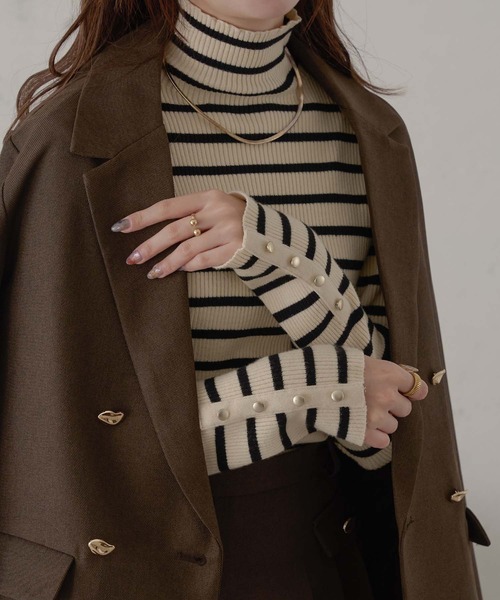 Ambre Neige(アンブルネージュ)の「ゴールドボタンハイネックリブニット/WEB/EC限定商品(ニット/セーター・レディース・グレー系その他/アイボリー/ホワイト系その他・FREE)」の3枚目の写真