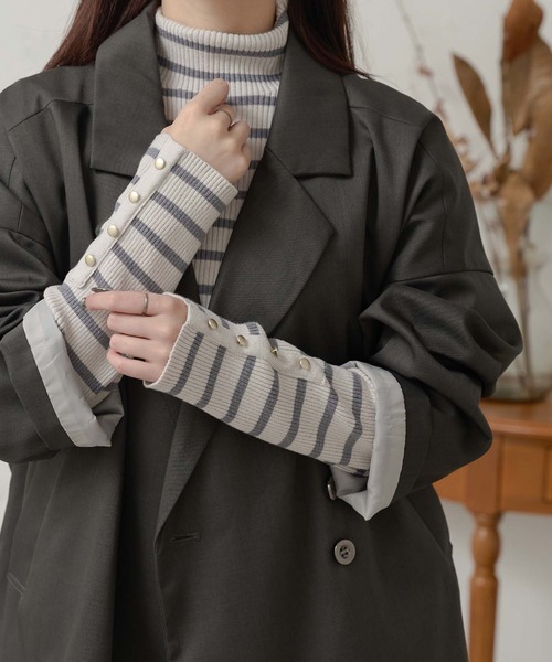 Ambre Neige(アンブルネージュ)の「ゴールドボタンハイネックリブニット/WEB/EC限定商品(ニット/セーター・レディース・グレー系その他/アイボリー/ホワイト系その他・FREE)」の1枚目の写真