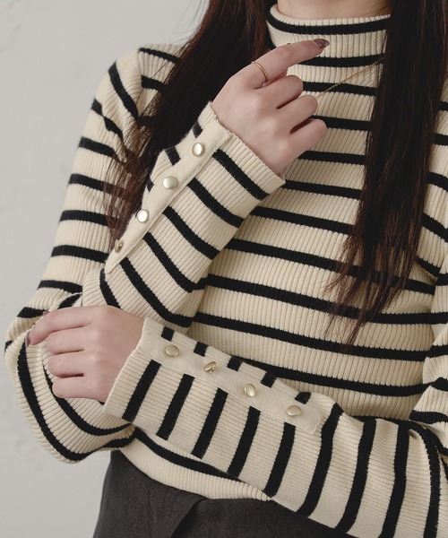 Ambre Neige(アンブルネージュ)の「ゴールドボタンハイネックリブニット/WEB/EC限定商品(ニット/セーター・レディース・グレー系その他/アイボリー/ホワイト系その他・FREE)」の8枚目の写真