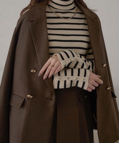 Ambre Neige(アンブルネージュ)の「ゴールドボタンハイネックリブニット/WEB/EC限定商品(ニット/セーター・レディース・グレー系その他/アイボリー/ホワイト系その他・FREE)」の4枚目の写真