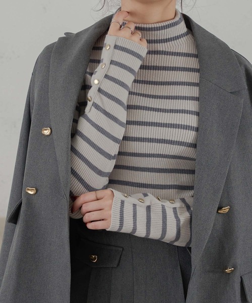 Ambre Neige(アンブルネージュ)の「ゴールドボタンハイネックリブニット/WEB/EC限定商品(ニット/セーター・レディース・グレー系その他/アイボリー/ホワイト系その他・FREE)」の11枚目の写真