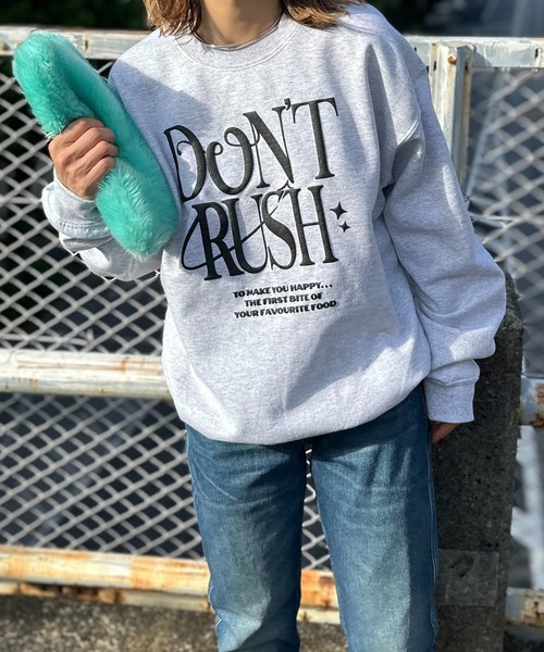 mi via loca（ミヴィアロカ）の「【GILDAN】発泡プリントDON'T RUSHロゴ裏起毛スウェットプルオーバー 【PT NO. MVL054 ※2A】（スウェット・レディース・ブラック/オートミール/ピンク・MEDIUM/X-LARGE）」の8枚目の写真