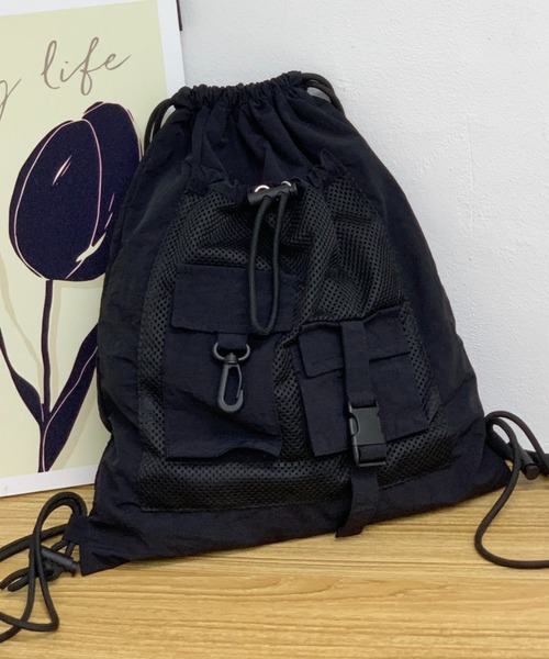 LAC-VERT（ラック・ヴェール）の「異素材ポケットナップサック（バックパック/リュック・レディース・ブラック/グレー/アイボリー・FREE）」の5枚目の写真