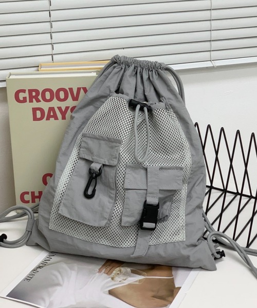 LAC-VERT（ラック・ヴェール）の「異素材ポケットナップサック（バックパック/リュック・レディース・ブラック/グレー/アイボリー・FREE）」の9枚目の写真