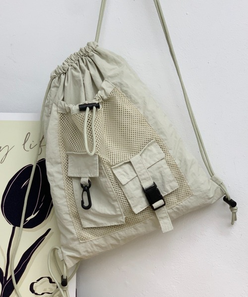 LAC-VERT（ラック・ヴェール）の「異素材ポケットナップサック（バックパック/リュック・レディース・ブラック/グレー/アイボリー・FREE）」の6枚目の写真