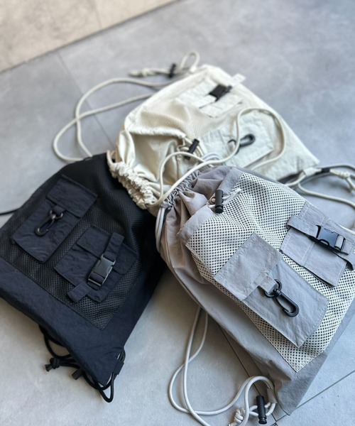 LAC-VERT（ラック・ヴェール）の「異素材ポケットナップサック（バックパック/リュック・レディース・ブラック/グレー/アイボリー・FREE）」の13枚目の写真