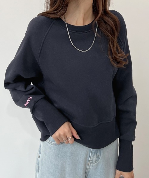 Futier land(フューティアランド)の「トレンド入りの絶妙な短丈。ロゴ刺繍裏起毛クロップド丈トレーナー(スウェット・レディース・ネイビー/グリーン/杢グレー・FREE)」の2枚目の写真