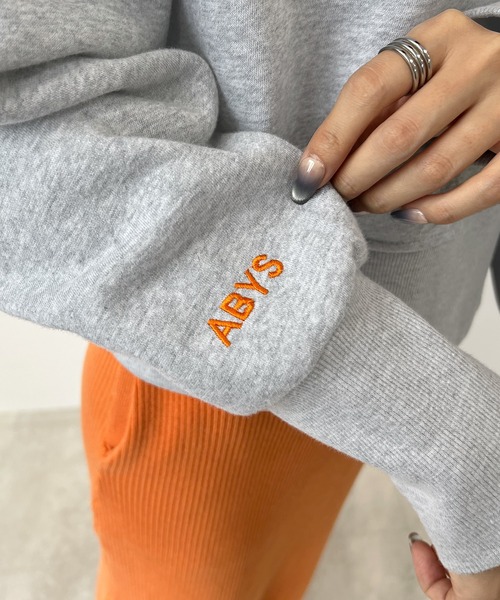 Futier land(フューティアランド)の「トレンド入りの絶妙な短丈。ロゴ刺繍裏起毛クロップド丈トレーナー(スウェット・レディース・ネイビー/グリーン/杢グレー・FREE)」の22枚目の写真