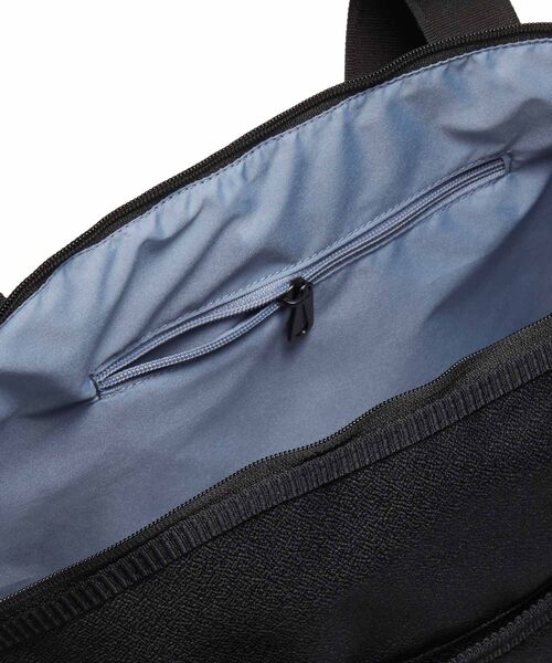 NIKE（ナイキ）の「ナイキ ワン ウィメンズ トレーニングトートバッグ (18L) / Nike One Women's Training Tote Bag (18L) CV0063-010 Black（トートバッグ・レディース・ブラック・ONE SIZE）」の11枚目の写真