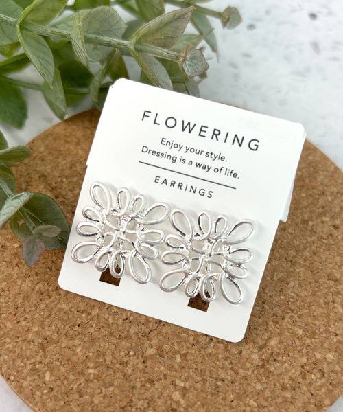 Flowering(フラワーリング)の「メタルツイスト/イヤリング(イヤリング・レディース・シルバー/ゴールド・FREE)」の5枚目の写真