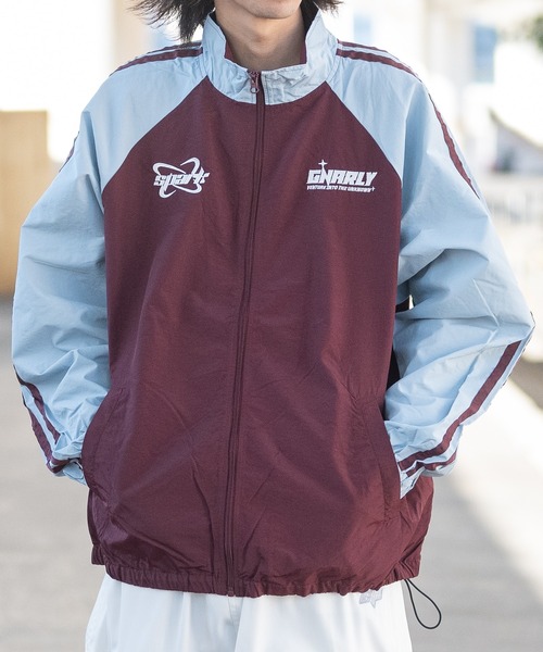 JOHN'S CLOSET（ジョンズクローゼット）の「【13】袖ライン ナイロン ジップアップブルゾン（ナイロンジャケット・メンズ・ライトグレー/ワイン/ブラック/ブルー・LARGE/X-SMALL/MEDIUM）」の4枚目の写真