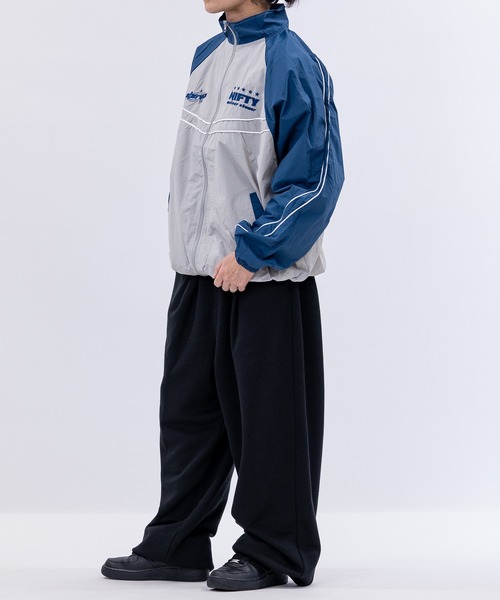 JOHN'S CLOSET（ジョンズクローゼット）の「【13】袖ライン ナイロン ジップアップブルゾン（ナイロンジャケット・メンズ・ライトグレー/ワイン/ブラック/ブルー・LARGE/X-SMALL/MEDIUM）」の14枚目の写真