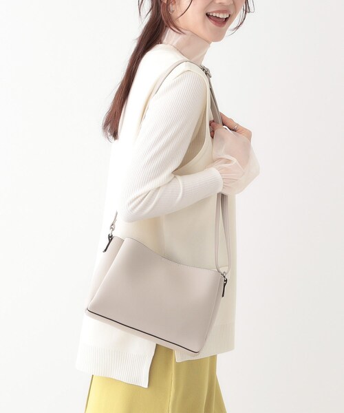 SHOO・LA・RUE（シューラルー）の「3層ヨコナガショルダーバッグ（ショルダーバッグ・レディース・シルバー/ナチュラル/ブルー/ブラック・00）」の2枚目の写真