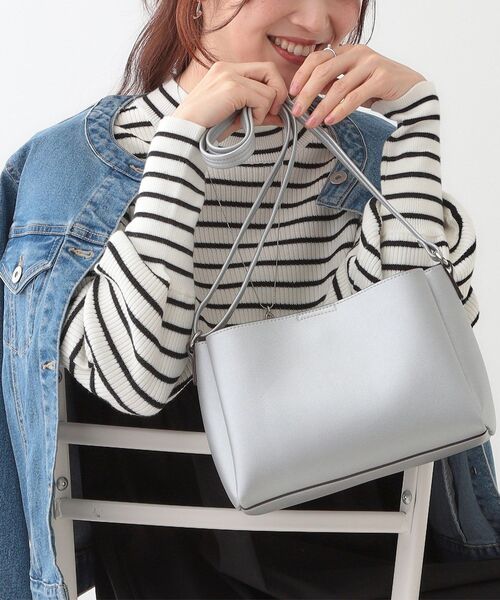 SHOO・LA・RUE（シューラルー）の「3層ヨコナガショルダーバッグ（ショルダーバッグ・レディース・シルバー/ナチュラル/ブルー/ブラック・00）」の4枚目の写真