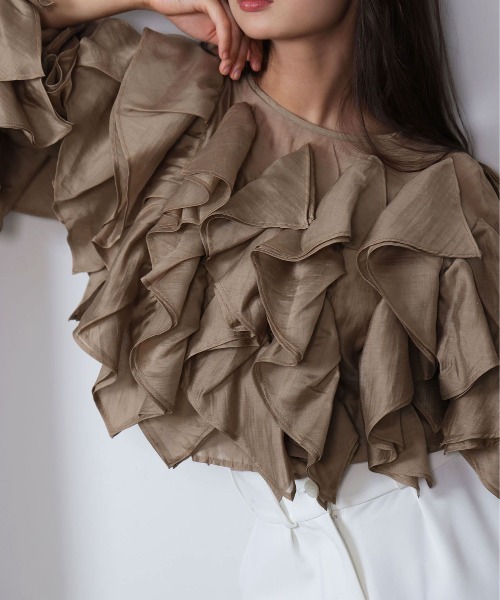 PICCIN PERLA(ピッチンペルラ)の「ラッフルシアーブラウス(シャツ/ブラウス・レディース・オフホワイト/ブラック/サックスブルー/キャメル/チャコールグレー・M)」の5枚目の写真