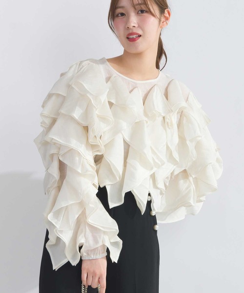 PICCIN PERLA(ピッチンペルラ)の「ラッフルシアーブラウス(シャツ/ブラウス・レディース・オフホワイト/ブラック/サックスブルー/キャメル/チャコールグレー・M)」の2枚目の写真