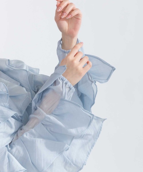 PICCIN PERLA(ピッチンペルラ)の「ラッフルシアーブラウス(シャツ/ブラウス・レディース・オフホワイト/ブラック/サックスブルー/キャメル/チャコールグレー・M)」の9枚目の写真