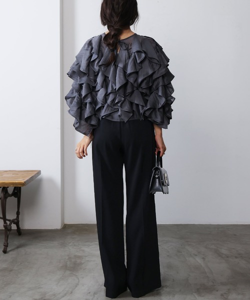 PICCIN PERLA(ピッチンペルラ)の「ラッフルシアーブラウス(シャツ/ブラウス・レディース・オフホワイト/ブラック/サックスブルー/キャメル/チャコールグレー・M)」の17枚目の写真