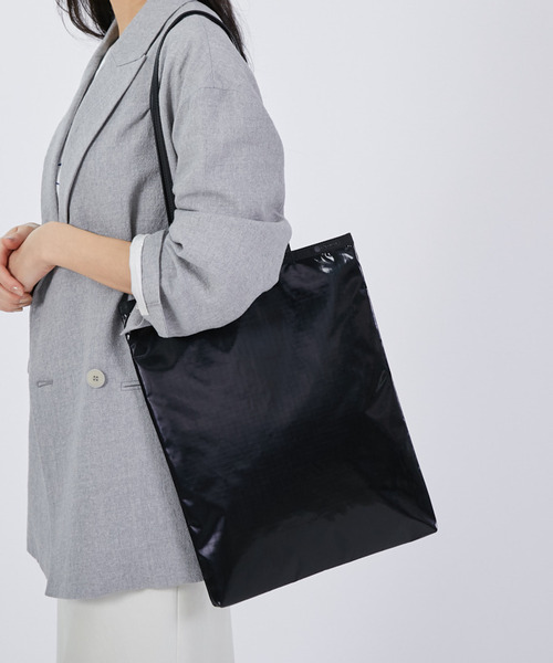 LeSportsac（レスポートサック）の「VERTICAL CITY TOTE アップタウンブラックシャイン/ブラック（トートバッグ・レディース・ブラック・FREE）」の5枚目の写真