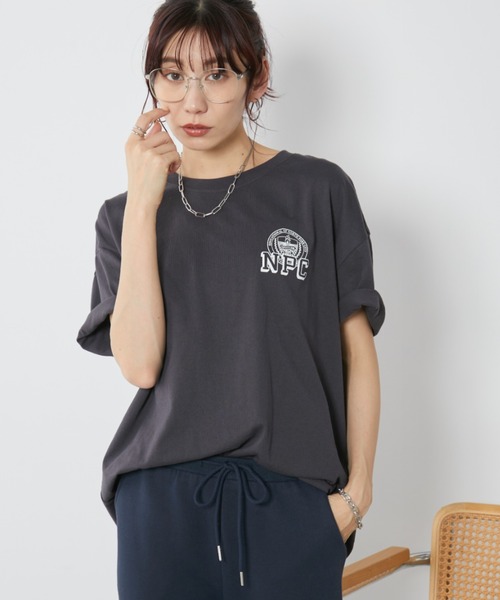 Auntie Rosa Holiday(アンティローザホリデー)の「クラックロゴカレッジT(Tシャツ/カットソー・レディース・チャコールグレー/ナチュラル・FREE)」の3枚目の写真