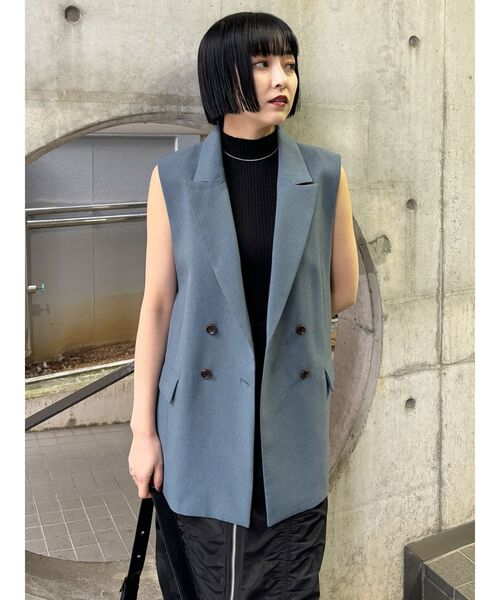 MURUA（ムルーア）の「【セットアップ対応】バックベルトテーラードジレ(ベスト)（ベスト・レディース・ブルー/ブラック/ダークグレー/ベージュ・FREE）」の6枚目の写真