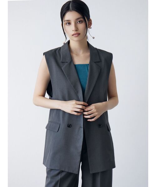 MURUA（ムルーア）の「【セットアップ対応】バックベルトテーラードジレ(ベスト)（ベスト・レディース・ブルー/ブラック/ダークグレー/ベージュ・FREE）」の9枚目の写真