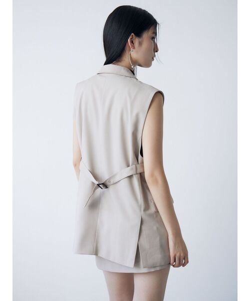 MURUA（ムルーア）の「【セットアップ対応】バックベルトテーラードジレ(ベスト)（ベスト・レディース・ブルー/ブラック/ダークグレー/ベージュ・FREE）」の17枚目の写真