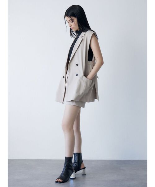 MURUA（ムルーア）の「【セットアップ対応】バックベルトテーラードジレ(ベスト)（ベスト・レディース・ブルー/ブラック/ダークグレー/ベージュ・FREE）」の19枚目の写真