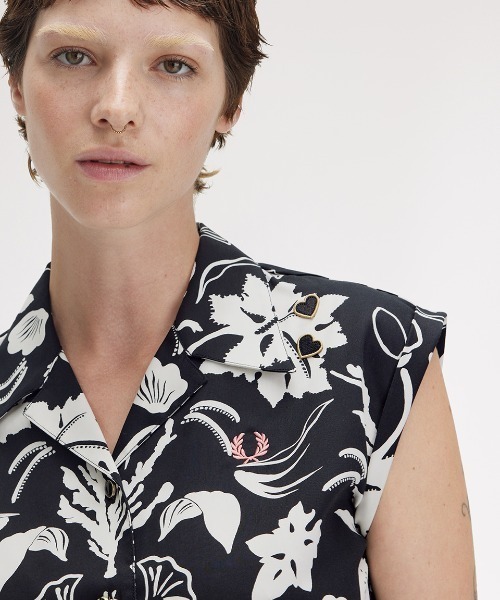FRED PERRYフレッドペリー×エイミーワインハウス　コラボ　前縛りシャツ セール】Amy Winehouse Tie-Front Printed Shirt／エイミー