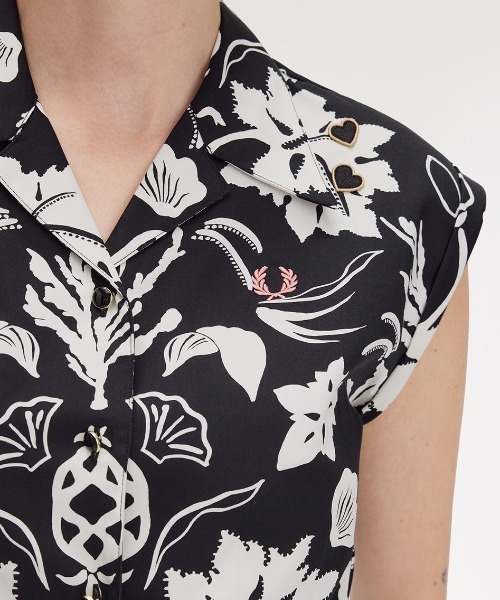 FRED PERRYフレッドペリー×エイミーワインハウス　コラボ　前縛りシャツ セール】Amy Winehouse Tie-Front Printed Shirt／エイミー