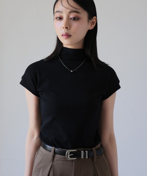 Ulysses(ユリシス)の「ハイネックTシャツ(Tシャツ/カットソー・レディース・ベージュ/ブラック・M/L)」の3枚目の写真