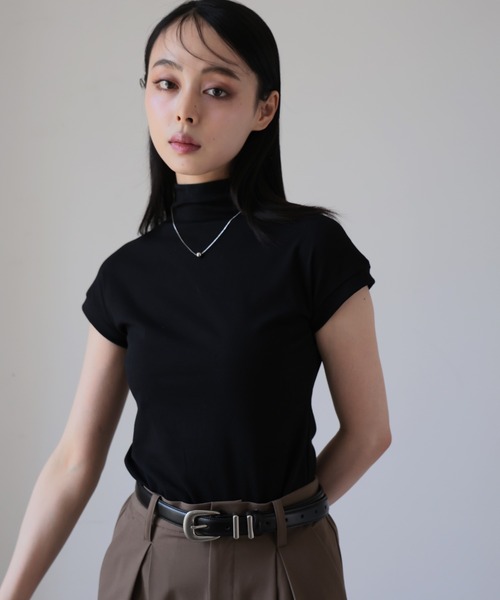 Ulysses(ユリシス)の「ハイネックTシャツ(Tシャツ/カットソー・レディース・ベージュ/ブラック・M/L)」の5枚目の写真