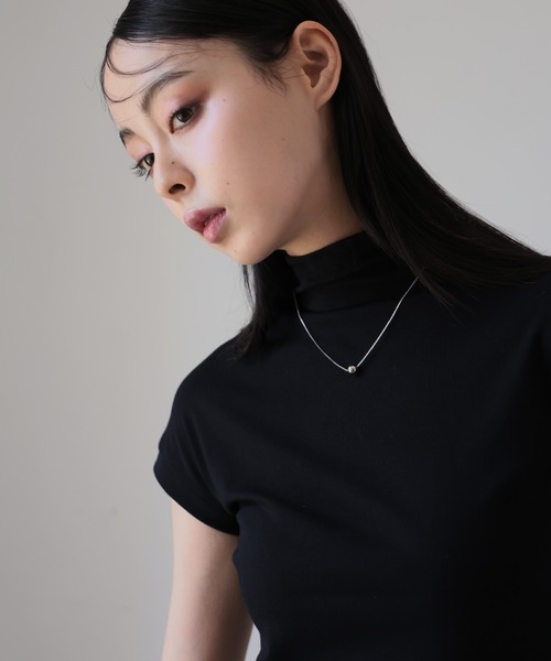 Ulysses(ユリシス)の「ハイネックTシャツ(Tシャツ/カットソー・レディース・ベージュ/ブラック・M/L)」の6枚目の写真