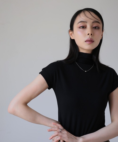 Ulysses(ユリシス)の「ハイネックTシャツ(Tシャツ/カットソー・レディース・ベージュ/ブラック・M/L)」の7枚目の写真