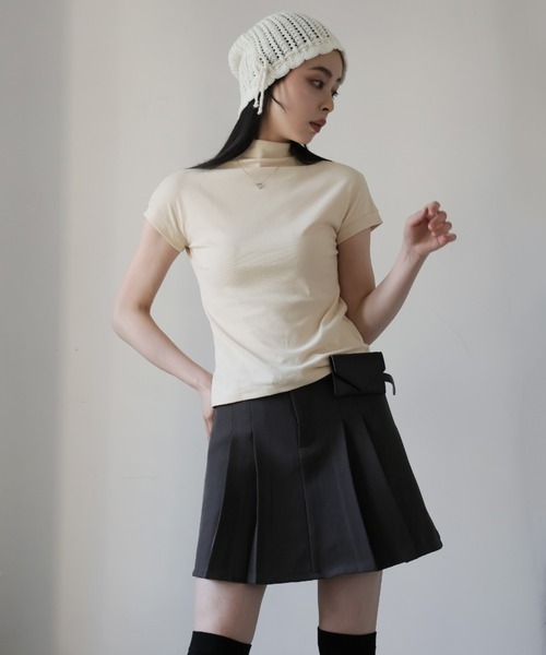 Ulysses(ユリシス)の「ハイネックTシャツ(Tシャツ/カットソー・レディース・ベージュ/ブラック・M/L)」の15枚目の写真