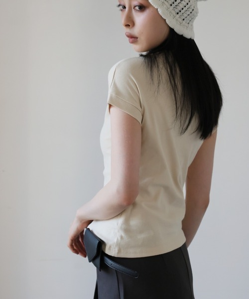 Ulysses(ユリシス)の「ハイネックTシャツ(Tシャツ/カットソー・レディース・ベージュ/ブラック・M/L)」の18枚目の写真