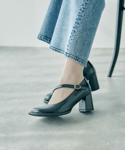 LEPSIM(レプシィム)の「ストラップヒールパンプス 322189(パンプス・レディース・ベージュ/ブラック・MEDIUM/LARGE)」の9枚目の写真