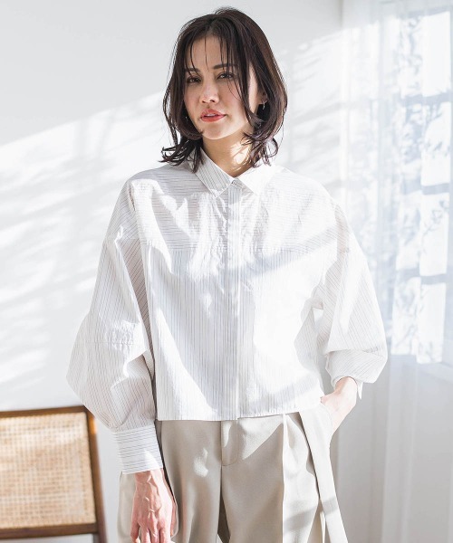 LAUTREAMONT(ロートレアモン)の「エフォートレスクロップドシャツ≪洗濯機で洗える≫(シャツ/ブラウス・レディース・ブルー系その他/ホワイト系その他・9号)」の2枚目の写真