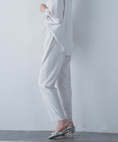 LAUTREAMONT(ロートレアモン)の「キレイ×リラックス アムンゼンテーパードパンツ≪洗濯機で洗える≫(スラックス・レディース・ベージュ/ブラック/チャコールグレー/ライトブルー・7号/9号/11号)」の8枚目の写真