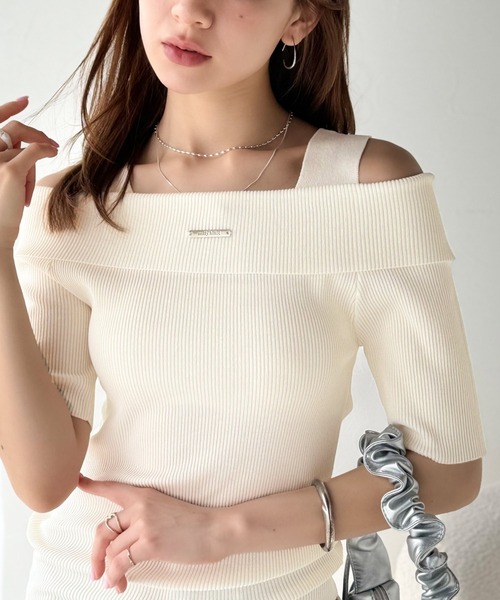 mily bilet(ミウィビレット)の「【mily bilet】あざと肌見せに”きゅんっ”。プレート使いオフショルニット(半袖)(ニット/セーター・レディース・オフホワイト/ホワイト系その他/ネイビー系・X-LARGE/LARGE/MEDIUM/SMALL)」の14枚目の写真